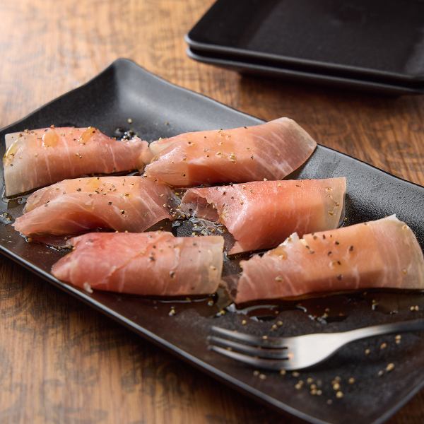 고기의 맛과 치즈의 풍부한 맛이 입안에서 융화해, 행복의 맛을 즐길 수 있는 「생햄 치즈」