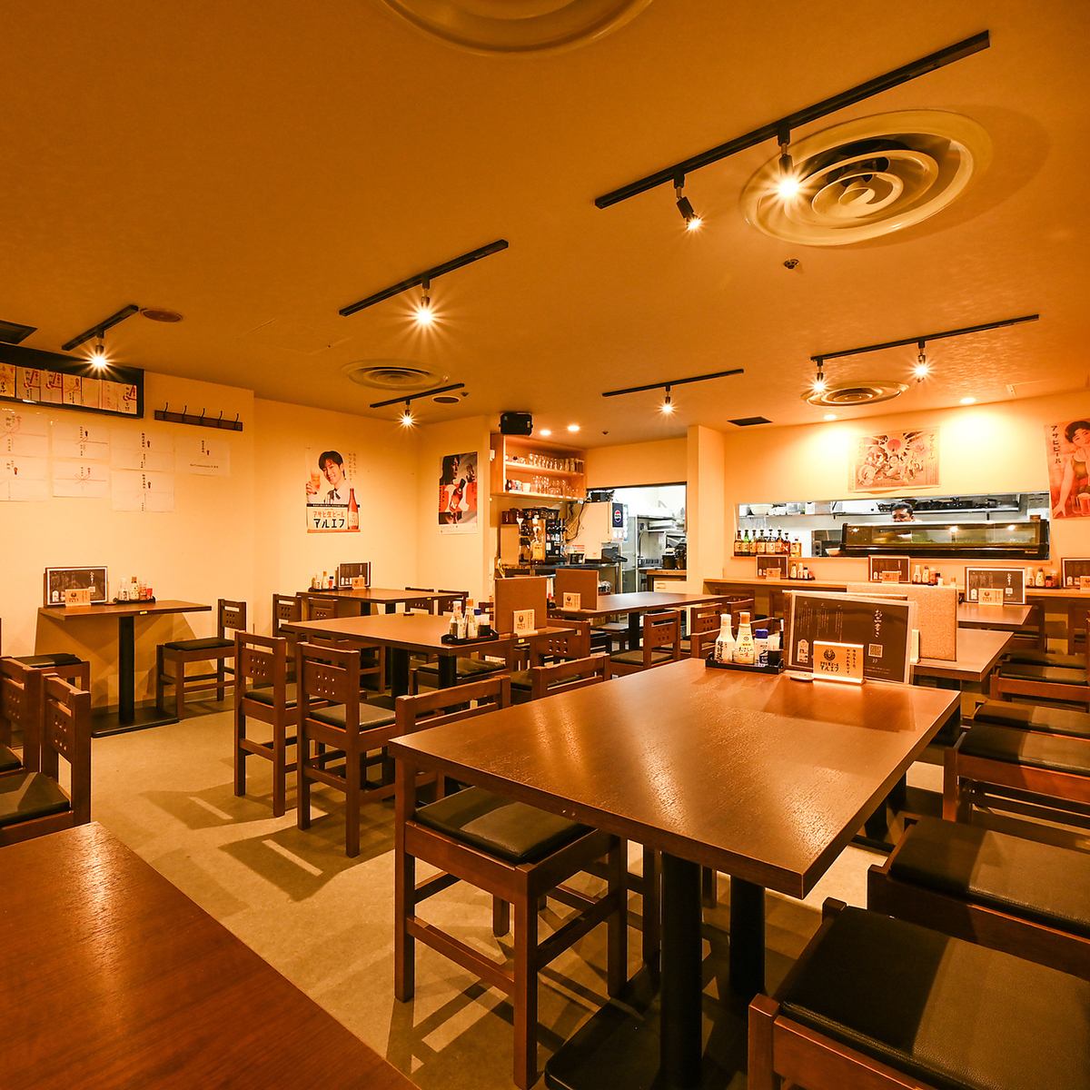 ゆったり座れるテーブル席で宴会飲み会が楽しめる！