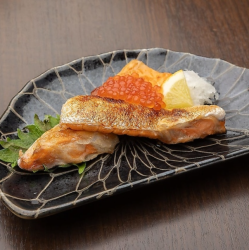 焼きハラスのいくら乗せ