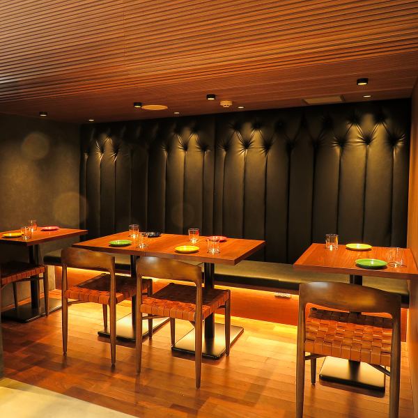 【新橋 ×肉バル】広々なテーブル席は、女子会・合コンにも最適です!落ち着いた空間で美味しい料理とお酒をお楽しみください◎お客様が少しでも安心安全に楽しいひと時を過ごせるよう、コロナ対策もスタッフ一同全力で取り組んでおります。  