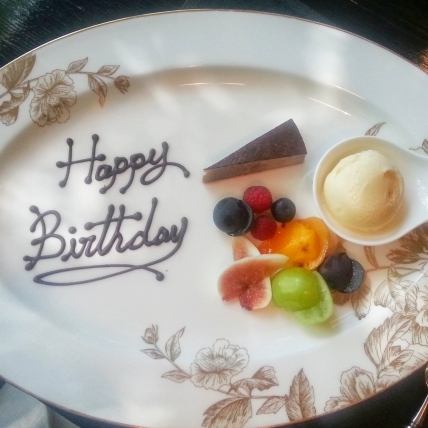 誕生日にデザートプレート