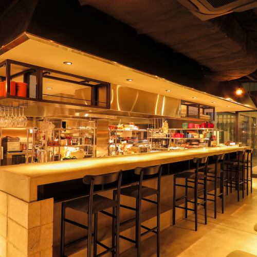 デートやさく飲みにぴったりのカウンター席