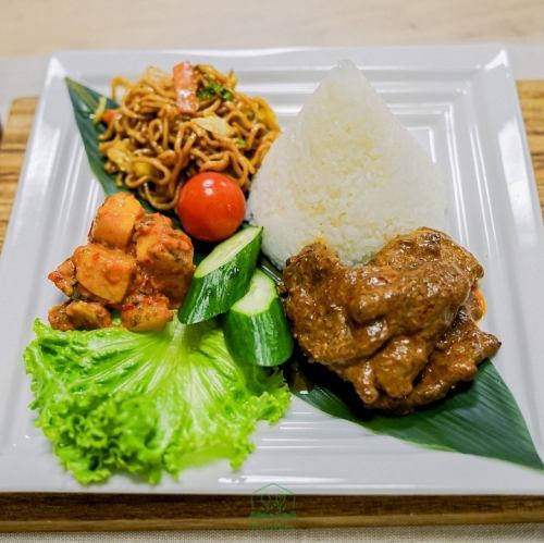 インドネシア炊き込みご飯レンダンと日々サイド