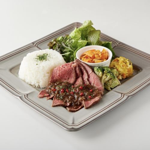 使用時令食材製作的咖啡米飯
