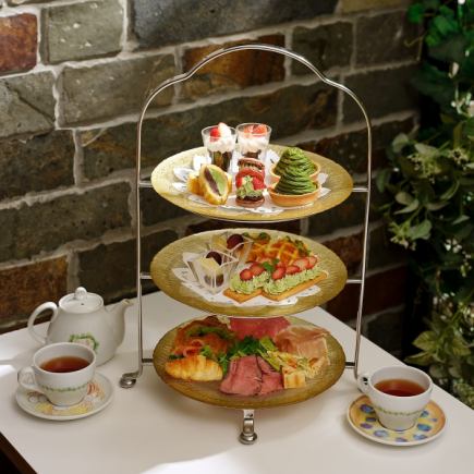 【期間限定☆いちごと抹茶のアフターヌーンティー】全11品のデザート&セイボリー+選べるカフェ