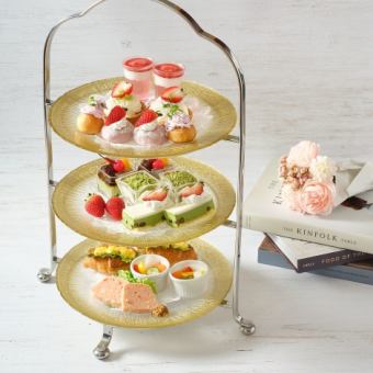 [★March 3~★ Strawberry and Matcha Afternoon Tea] 11 desserts & savory dishes + free cafe
