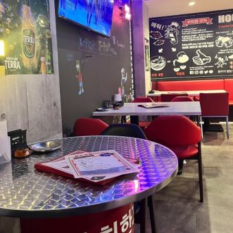 The drum seat where everyone can sit around a round table and have a good time is also popular because you can enjoy the authentic Korean taste.