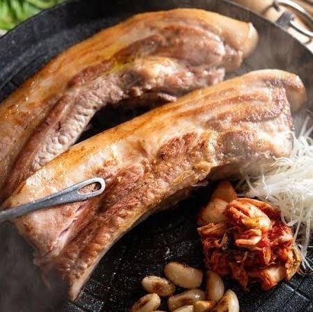 "All-you-can-eat Samgyeopsal + Meat Sushi + 160 kinds of Korean & Meat Bar dishes" 2 hours 4000 ⇒ 3000 yen