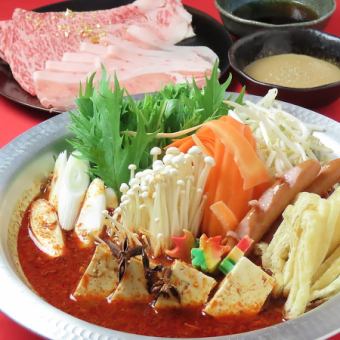 【120分钟【畅饮】】新年和年末聚会的完美之选!特制火锅套餐,包含A5和牛、本地猪里脊肉和肥后红鸡!8,000日元