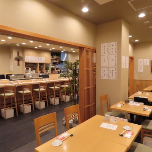 <p>店内を広々と利用できるので、大人数でのお集まりに最適です。豊洲直送の新鮮な海鮮を味わえる宴会コースも豊富にご用意しております。会社の同僚や友人知人との宴会にもぜひご利用ください。ご予算・人数についてのご相談は、まずはお気軽に店舗までご連絡ください。</p>