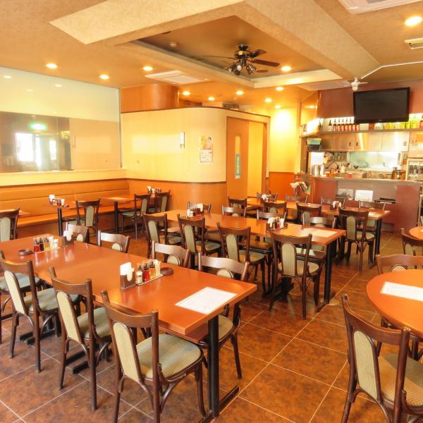 【テーブル席】広々とした店内で、ごゆっくりお食事をお楽しみください！広々とした店内は、お客様の様々なシーンでご利用頂けます♪最大60名様までご利用可能！貸切の人数、ご予算はご相談下さい♪【川崎　中華　居酒屋　飲み放題　貸切　歓送迎会　宴会】