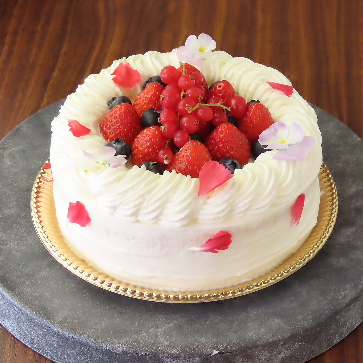 誕生日・記念日に♪ホールケーキのご注文でキャンドルサービス◎