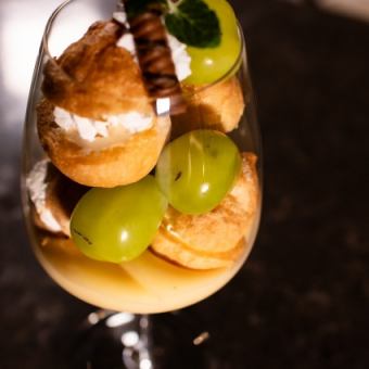 シャインマスカットのパフェ