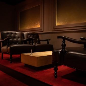 2~4名様がけのテーブルもご用意しております。