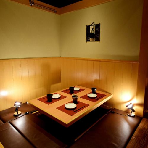 新潟県各地の地酒をディスプレイしたテーブル半個室の他、最大12名様までの個室・大型宴会が可能な掘りごたつ宴会席などシーンに合わせたお席をご用意可能です。まずはお問い合わせをお願い致します！