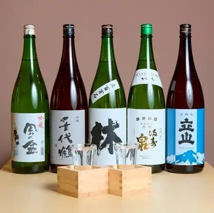 貴重な銘柄を含む地酒を豊富に取り揃えてご提供