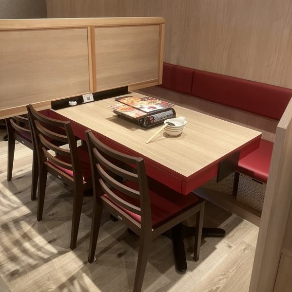 デートやコンパ、女子会にピッタリ★赤から鍋はいつでも注目の的間違いなし！お席にはパーテンションもありますのでプライベート感も〇