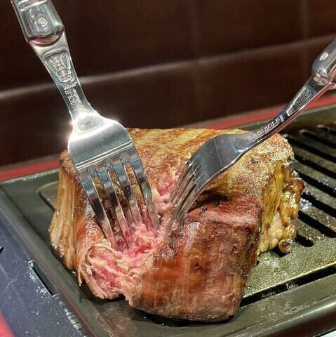 ヒレ肉をフォークで裂く!