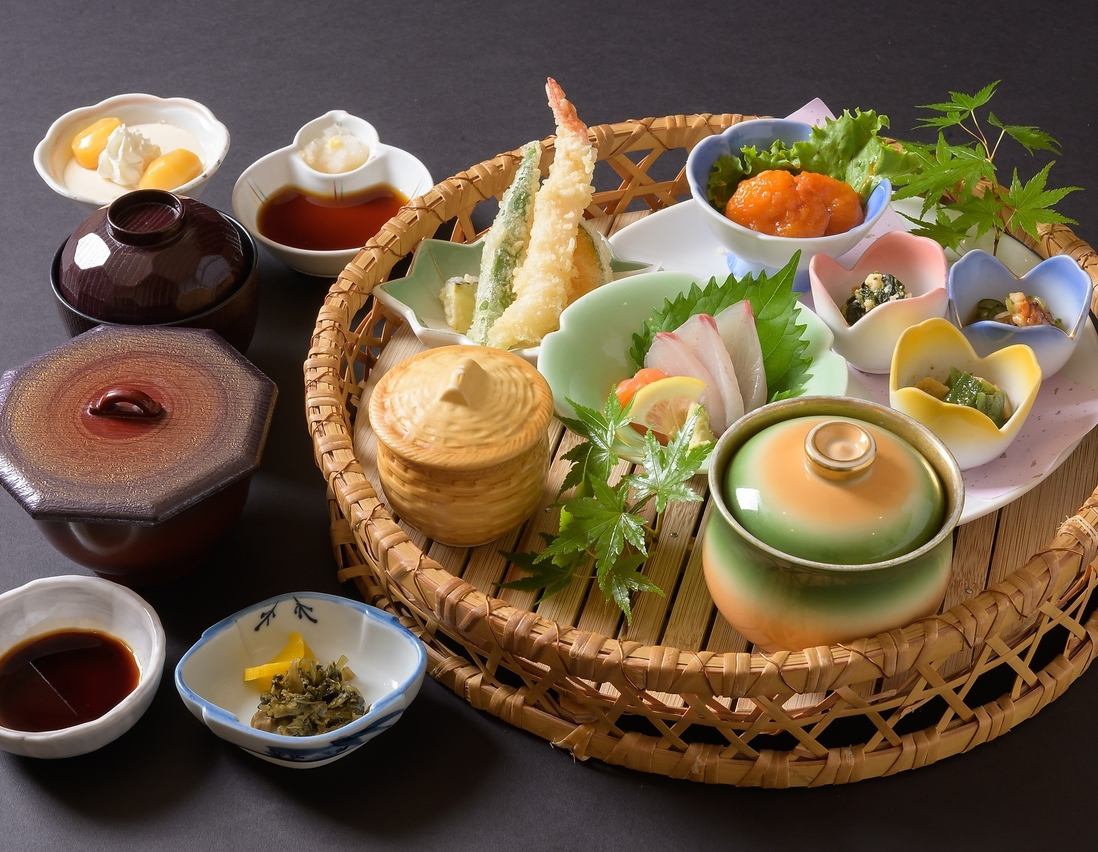 Kaiseki and set meals made with seasonal ingredients are popular! There is also an all-you-can-drink course recommended for banquets.