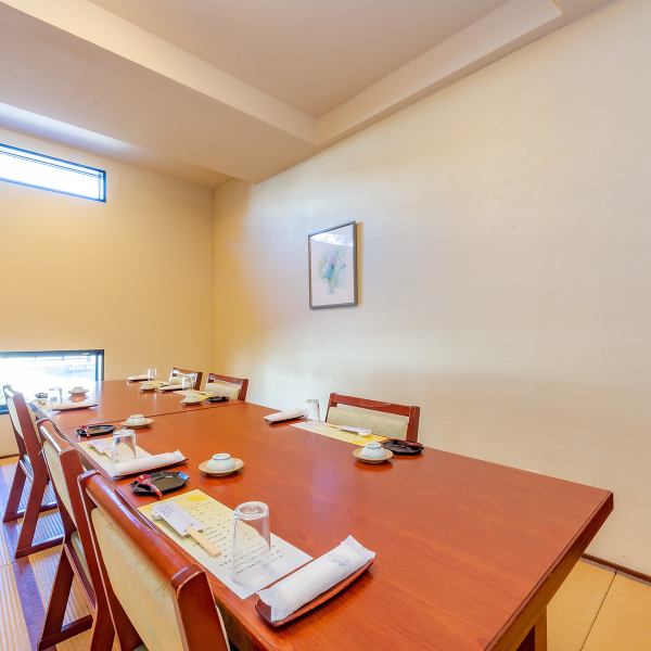 [There is a large room] We have a large room that can accommodate up to 100 people! We will prepare a room according to the number of people, so please feel free to contact us ♪ We can also prepare table seats and tatami mat seats according to your needs, so even elderly people can enjoy their meals with less strain on their feet.
