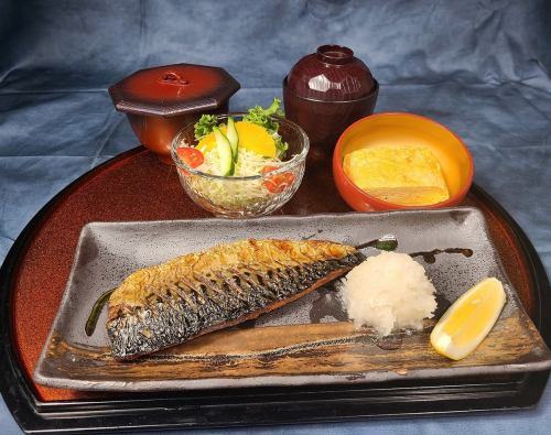 Grilled salted mackerel set meal