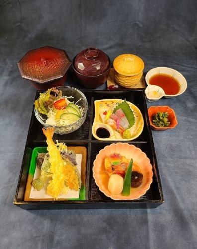 Weekday lunchtime only Shokado lunch 1,430 yen (tax included)