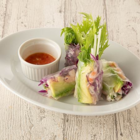 蝦子和酪梨春捲