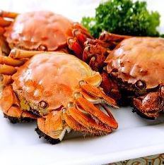 季節の上海蒸し蟹（目の前で取り分けします）/1匹あたり