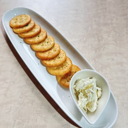 クリームチーズとクラッカー