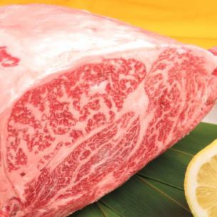 《Charcoal grilled meat》Kuroge Wagyu beef from Kyushu