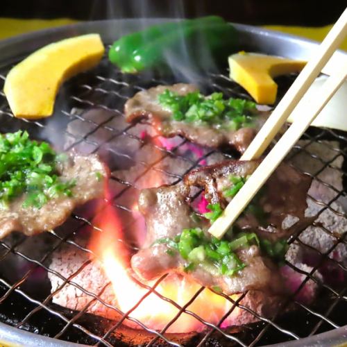 The appetizer is beef tongue with salt and green onion.