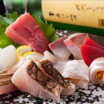 Carefully selected by the owner, ≪Fresh fish sent directly from Nagahama Market≫ 7 sashimi