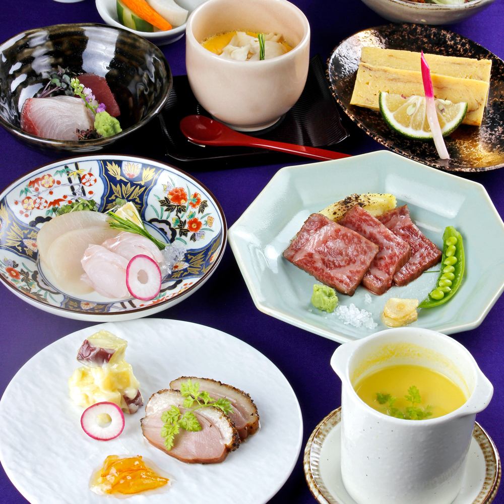 四季を彩るお料理の数々と熊本郷土の幸を楽しめるコース各種あり