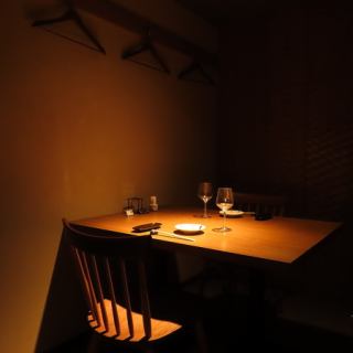 A completely private room that can accommodate up to 8 people.This is a seating area that can be used for entertaining guests without worrying about those around you.