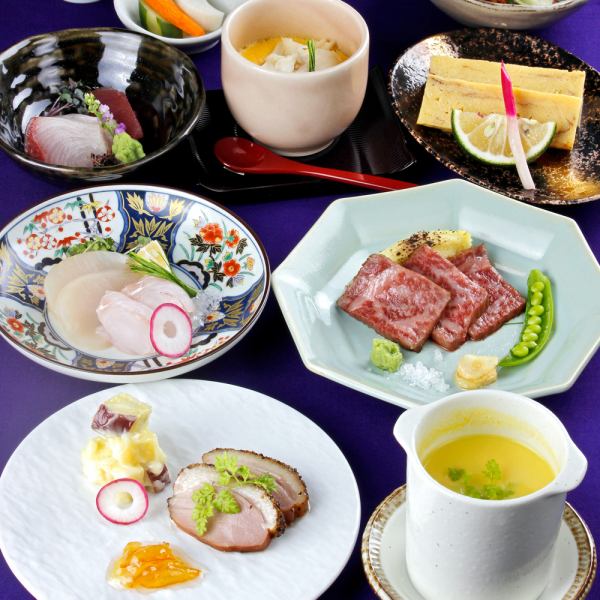 馬刺し・赤牛・郷土料理を始めて少しずつ楽しめる小皿料理を個室とカウンター席でお楽しみ下さい