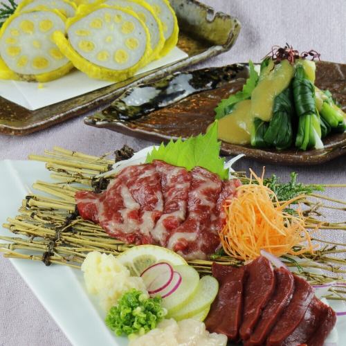 馬刺し・赤牛・郷土料理を始めて少しずつ楽しめる小皿料理を個室とカウンター席でお楽しみ下さい