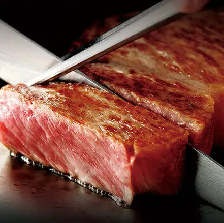 ”King Of Wagyu Beef”の神戸牛を鉄板ステーキで堪能