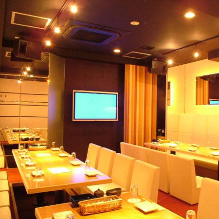 [Sofa style, completely private room for 56 people] Completely private room for banquets that can accommodate up to 56 people.It's an izakaya right next to JR Shinagawa Station, so it's easy for everyone to get together, and all the seats are in private rooms, so you can enjoy your time without worrying about other customers.Please use this place for various banquets and drinking parties with a large number of people!