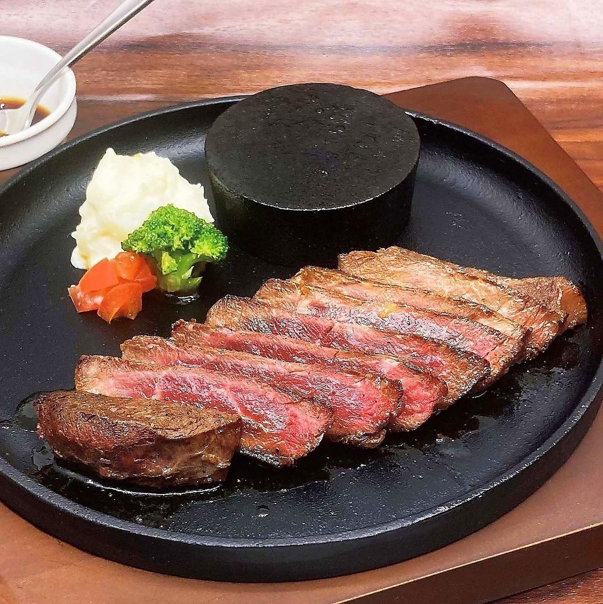 The beef rib eye steak is a recommended dish! Please try it!