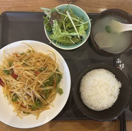 ジャガイモ炒め