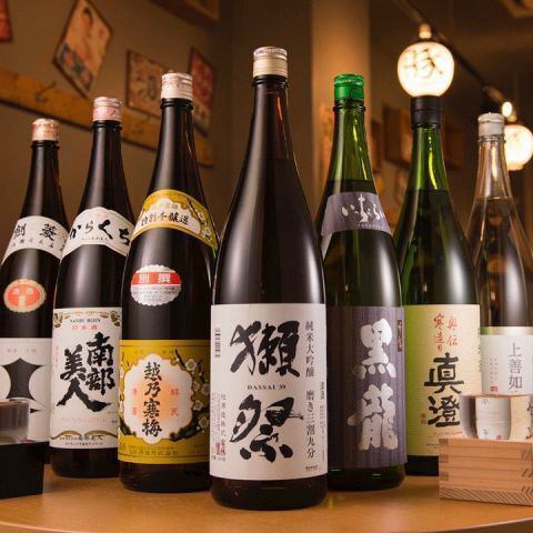 <p>【全国各地の銘酒を厳選◎】獺祭・十四代・黒龍など、全国の蔵元から取り寄せた希少な日本酒を多数ご用意。店主自らが試飲を重ね、炭火焼き鳥や名物餃子との相性にこだわり抜いた一杯をご提供いたします。季節ごとの限定酒もあり、メニューに載っていない“隠れ酒”も楽しめるかも♪お気軽に店員へお声がけください！</p>