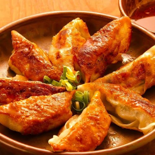 手仕込みの自家製餃子＆逸品料理