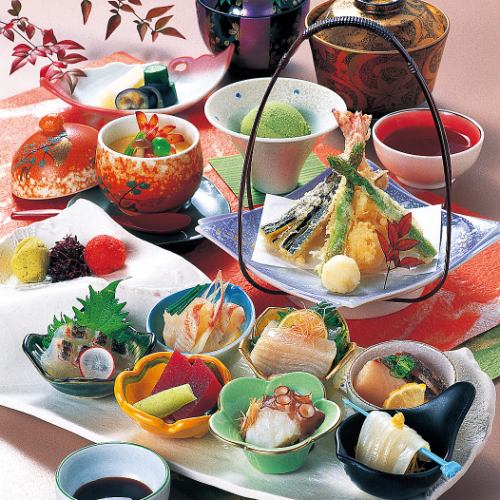 Seasonal sashimi set 2850 yen (tax included)