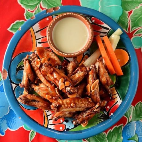 チキンウィングス(HERB/HOT/BBQ)