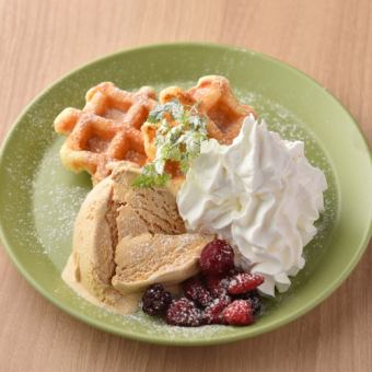 With hot waffles and seasonal ice cream ~ Luxurious caramel sauce ~