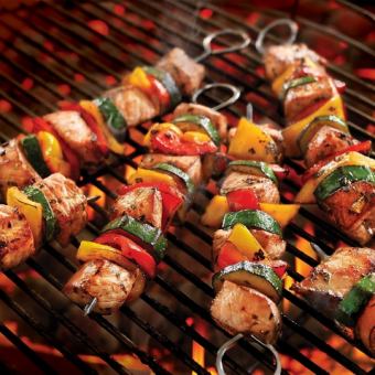 【夜の海辺でBBQ】由比ヶ浜手ぶらBBQお肉も魚介も楽しめる！2時間飲み放題×シャンパン4500円