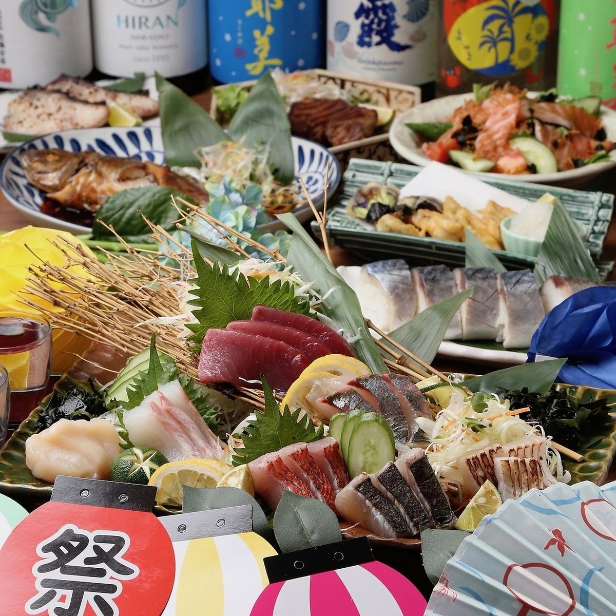 Enjoy delicious sake at a seafood izakaya that uses fresh fish and seafood