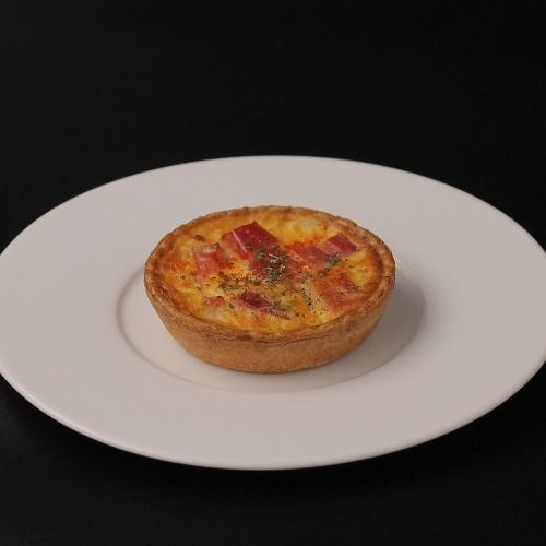 Quiche Lorraine (bacon and onions)