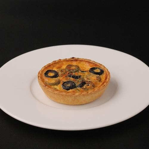 Quiche Provence (semi-dried tomatoes and olives)