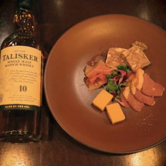 Compare two Talisker drinks to enjoy by the water, with homemade charcuterie included
